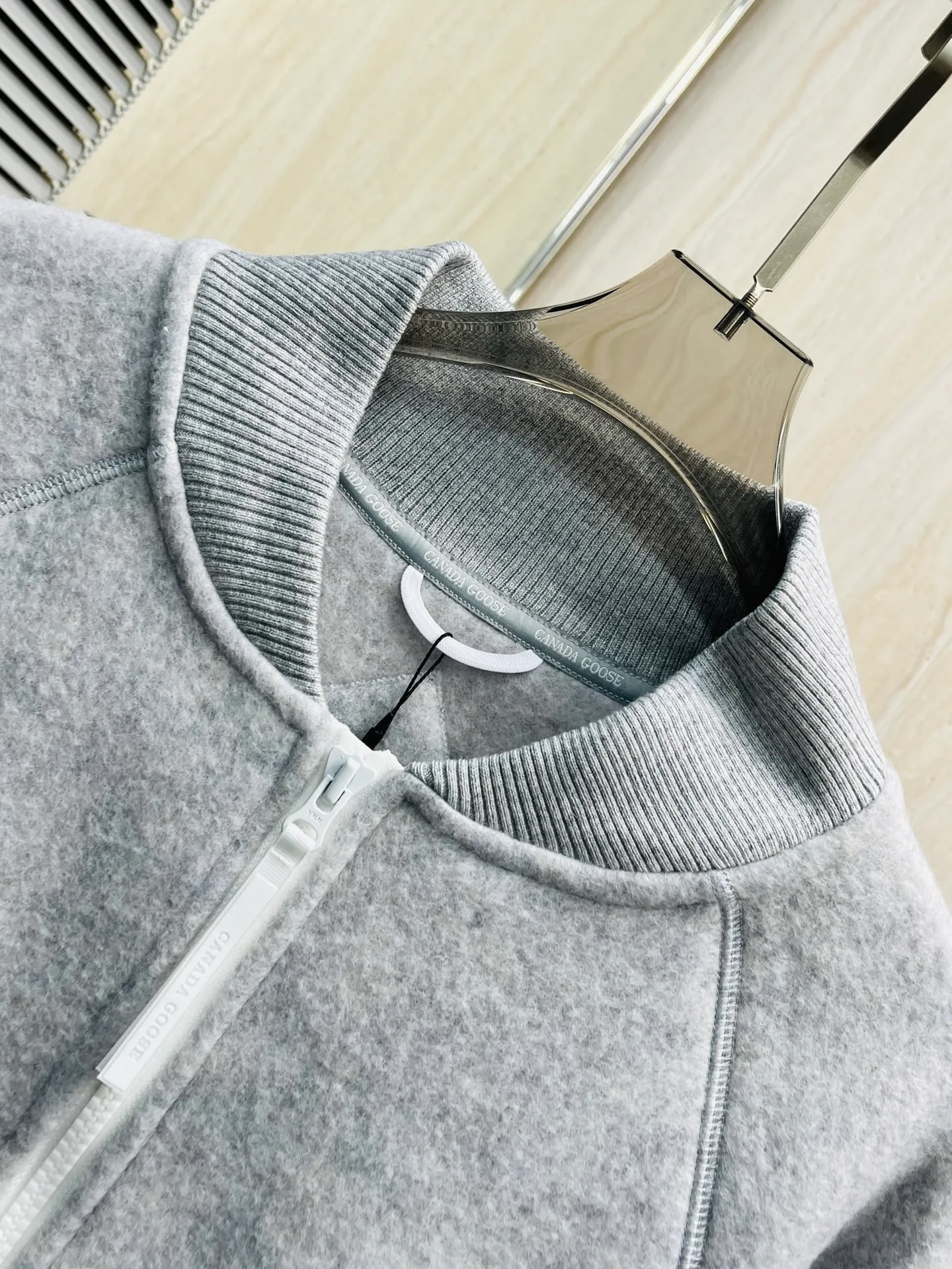 Gray detail P590